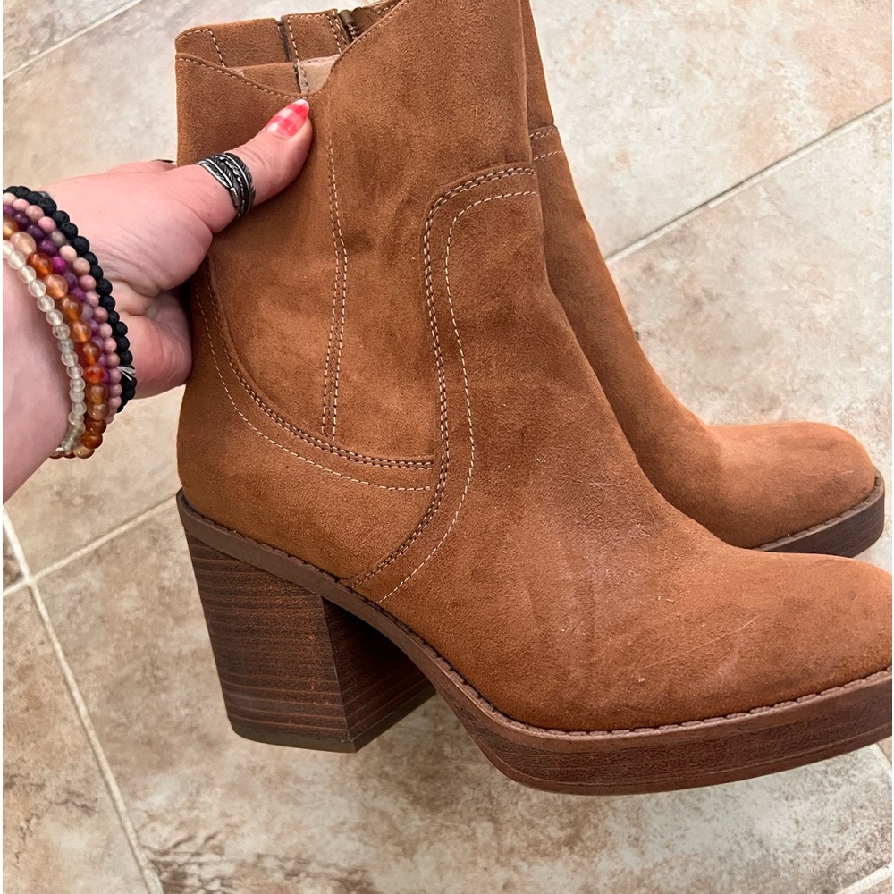 Worn 2 times, CHUNKY HEEL target boots